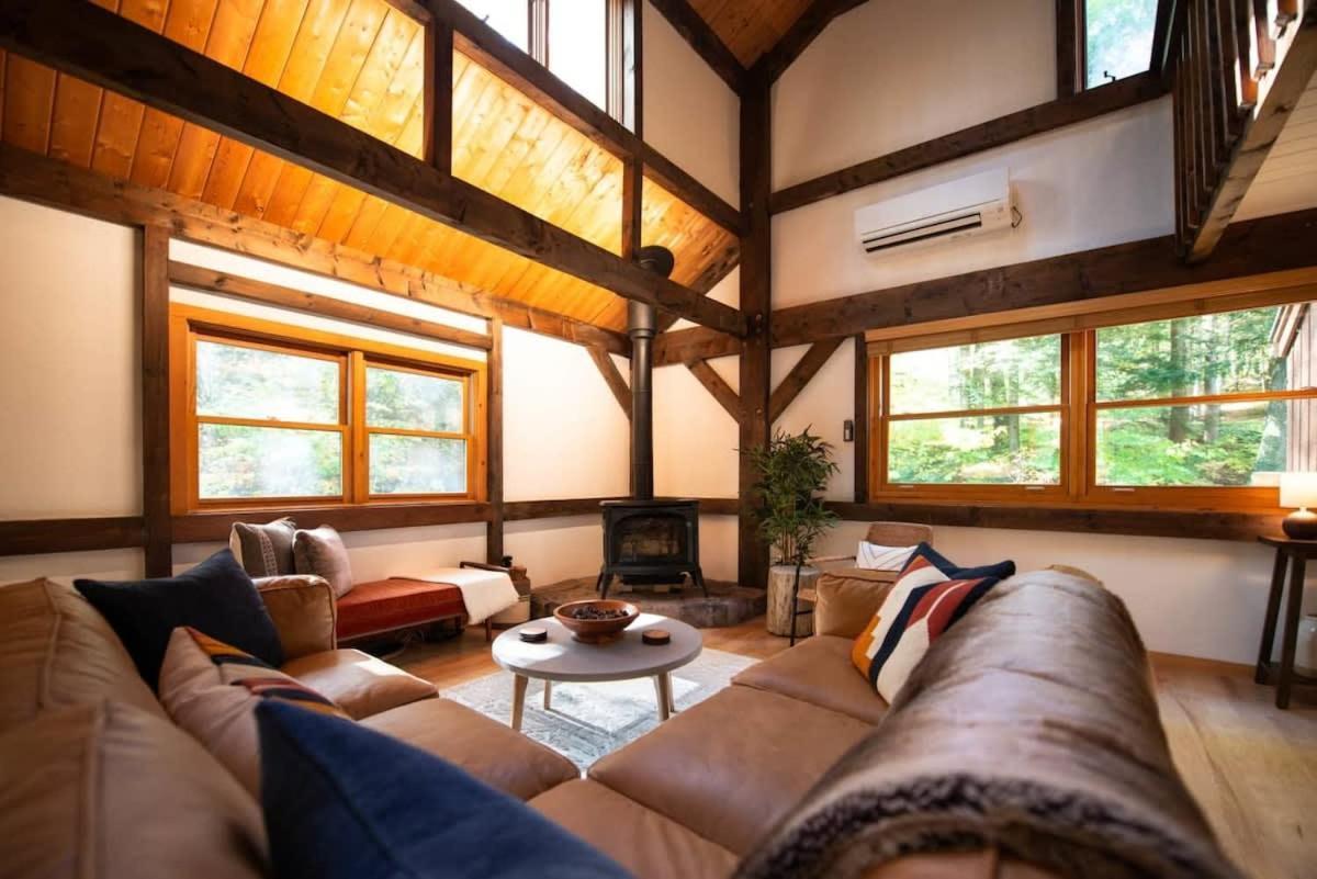 Berkshire Vacation Rentals: Stonebridge Cabin: Modern Amenities Enjoy Nature Lee Buitenkant foto