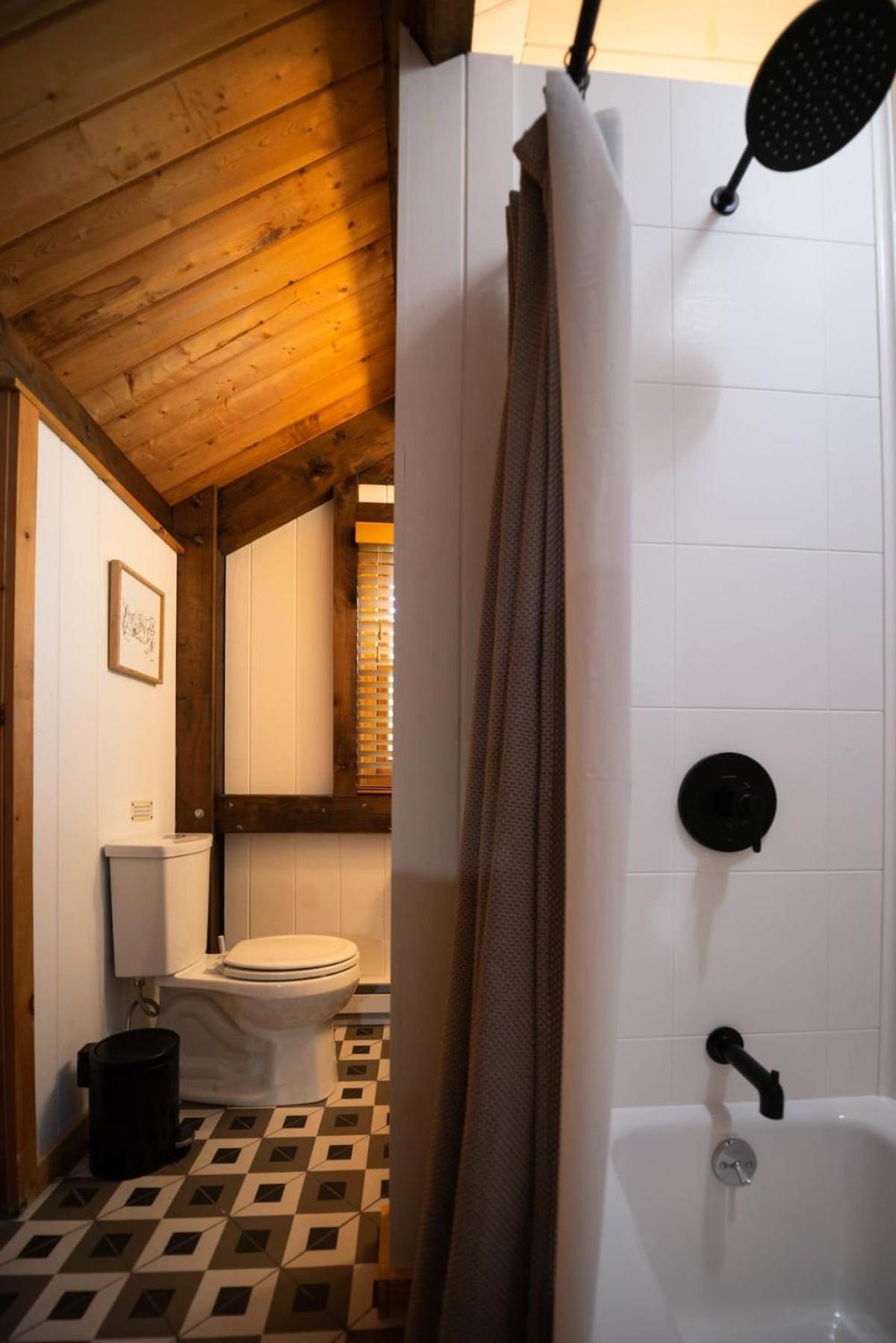 Berkshire Vacation Rentals: Stonebridge Cabin: Modern Amenities Enjoy Nature Lee Buitenkant foto