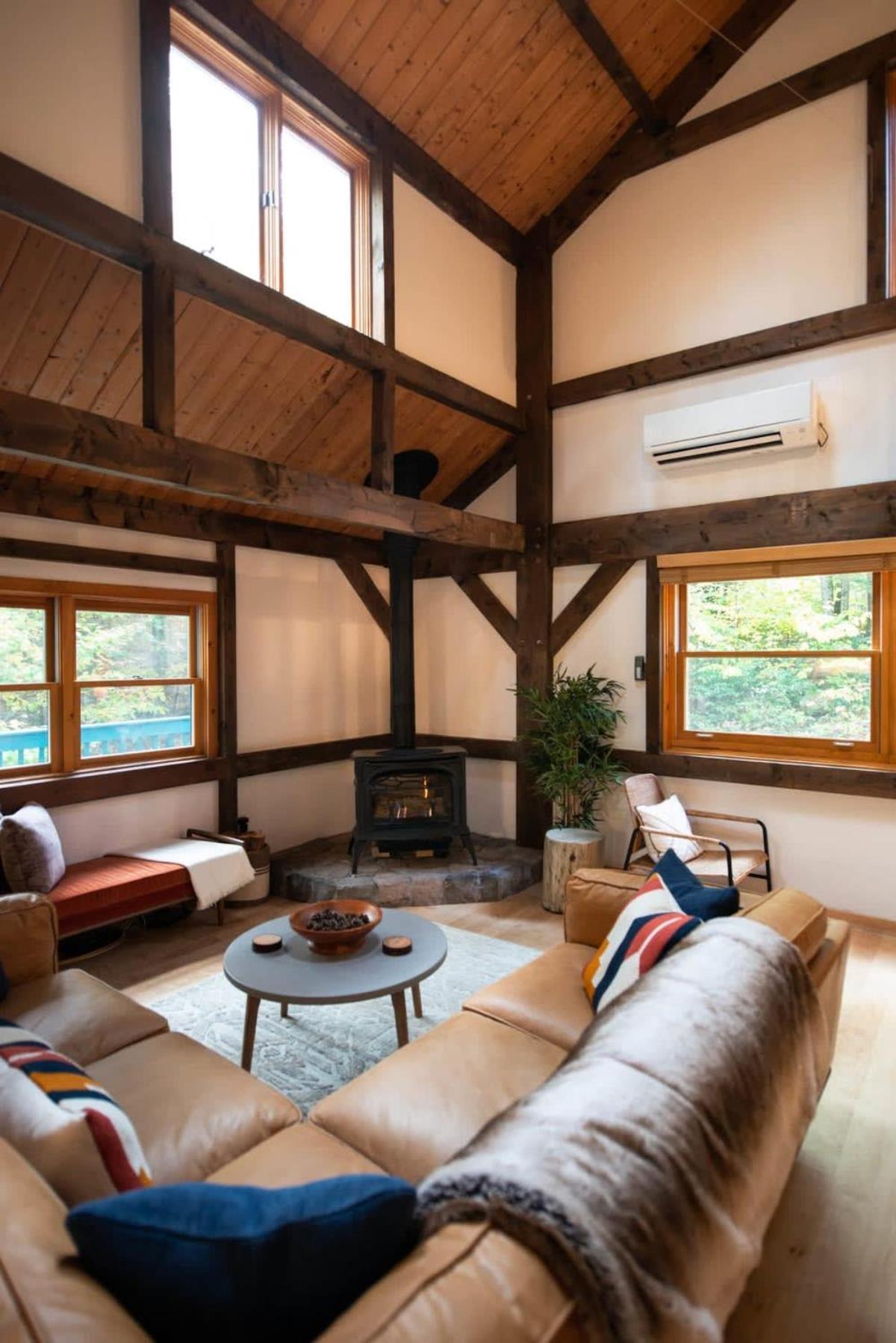 Berkshire Vacation Rentals: Stonebridge Cabin: Modern Amenities Enjoy Nature Lee Buitenkant foto